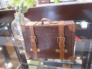 トランク型ポシェット